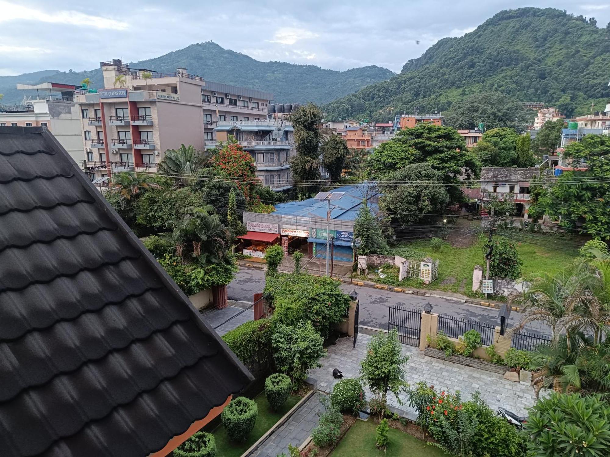 The Mountain House Pokhara Exterior foto
